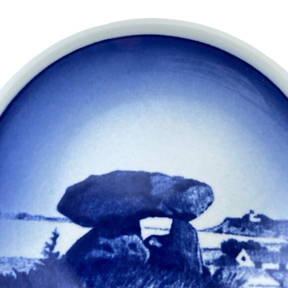 Porcelain Wall Art Royal Copenhagen Mini Plate Kaempehoj Blue Display 3.25 Inch - Picture 5 of 9